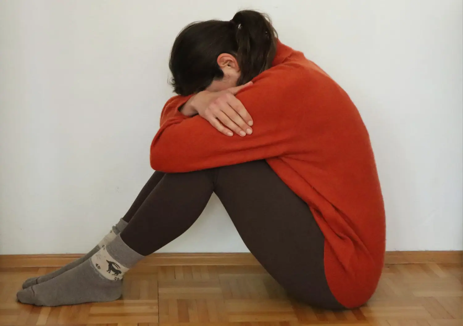 Ein Mädchen sitzt von Stephanie Fernandez, Ernährungsberatung